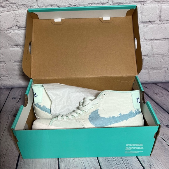 NIB! NIKE SB Blazer Court Mid Premium Barely Green/Boarder Blue. W 7.5 M 6 - Picture 2 of 16